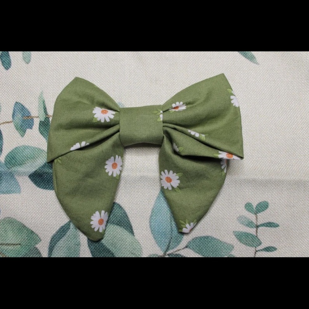 Lazy Daisy Bow